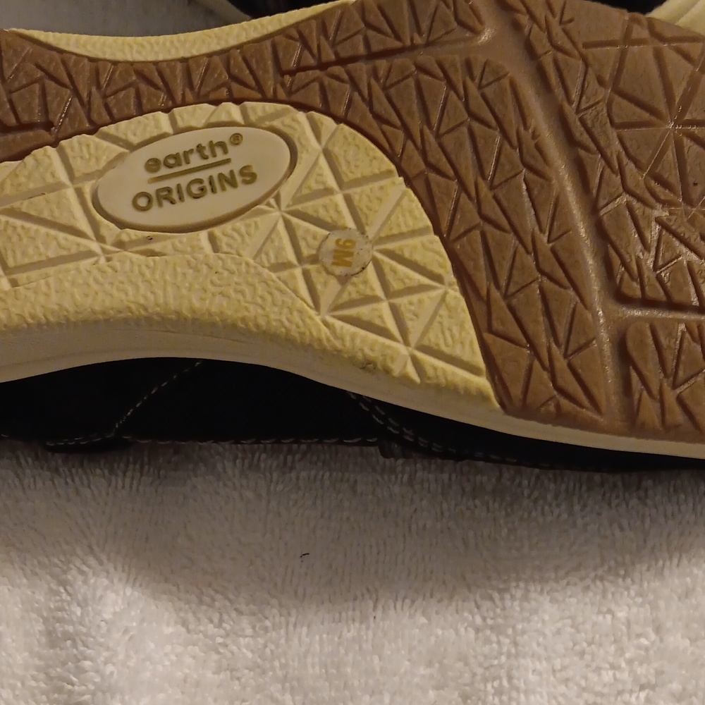 Shoes - Picture 2 of 3